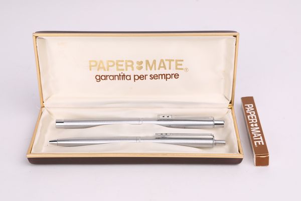 Paper Mate Chrome Executive - Penna stilografica e Penna a sfera in metallo cromato  - Asta Penne e Accessori da Scrivania - Associazione Nazionale - Case d'Asta italiane