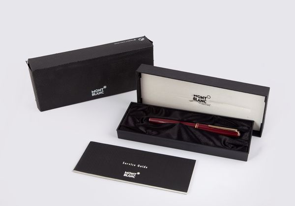 Montblanc Classic - penna stilografica in resina bordeaux con particolari dorati  - Asta Penne e Accessori da Scrivania - Associazione Nazionale - Case d'Asta italiane