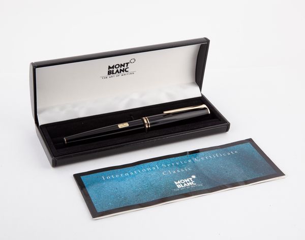 Montblanc Classic - Penna stilografica in resina nera con particolari dorati  - Asta Penne e Accessori da Scrivania - Associazione Nazionale - Case d'Asta italiane