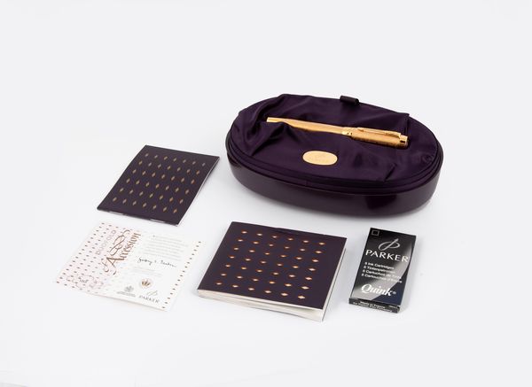 Parker Accession The Queen's Golden Jubilee - penna stilografica in metallo placcato in oro 23kt  - Asta Penne e Accessori da Scrivania - Associazione Nazionale - Case d'Asta italiane