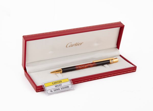 Cartier Must De - Penna a sfera in lacca con particolari in metallo placcato in oro a pi colori  - Asta Penne e Accessori da Scrivania - Associazione Nazionale - Case d'Asta italiane