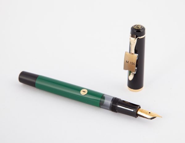 Pelikan M150 - Penna stilografica in resina con particolari dorati  - Asta Penne e Accessori da Scrivania - Associazione Nazionale - Case d'Asta italiane