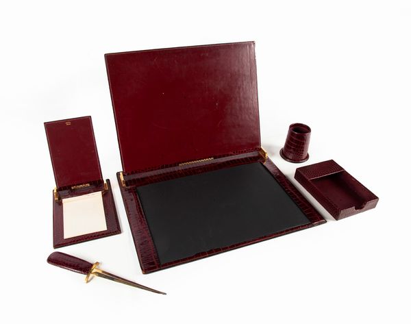 Gucci - Set da scrivania Vintage composto da 5 pezzi in pelle con profili in metallo dorato: Porta documenti, Porta Block notes, Portapenne, Tagliacarte e Portacarte  - Asta Penne e Accessori da Scrivania - Associazione Nazionale - Case d'Asta italiane