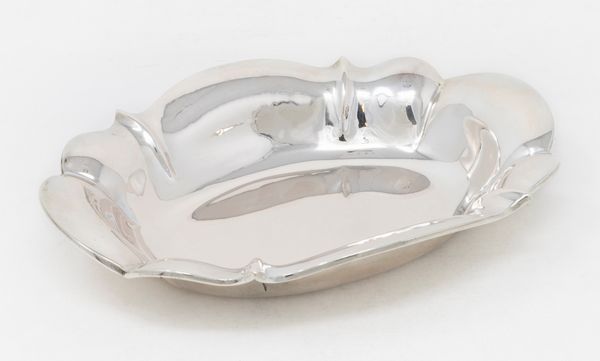 Micheletto Emilio & F. ciotola ovale in argento  - Asta PARADE IV - L'Arte della Tavola - Associazione Nazionale - Case d'Asta italiane