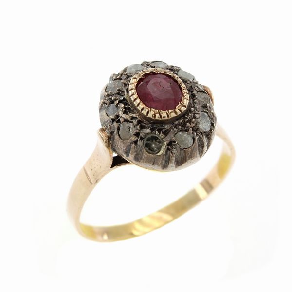 Antico anello in oro e argento con rubino ovale e rose di diamante  - Asta Gioielli Orologi Fashion Vintage I Web Only - Associazione Nazionale - Case d'Asta italiane