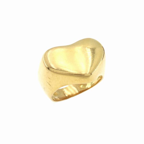 Anello a cuore in oro giallo 18kt  - Asta Gioielli Orologi Fashion Vintage I Web Only - Associazione Nazionale - Case d'Asta italiane