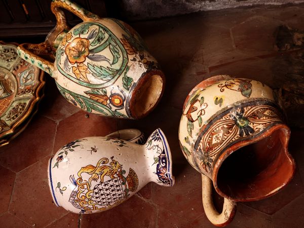 Assortimento di accessori in terracotta smaltata  - Asta L'arte di arredare - Associazione Nazionale - Case d'Asta italiane