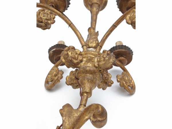 Coppia di applique in in legno intagliato e dorato e metallo  - Asta L'arte di arredare - Associazione Nazionale - Case d'Asta italiane