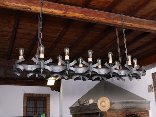 Grande lampadario in ferro battuto  - Asta L'arte di arredare - Associazione Nazionale - Case d'Asta italiane