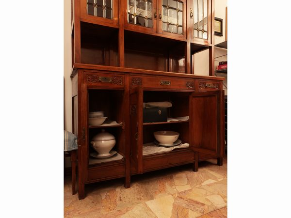 Credenza Art Nouveau a due corpi in ciliegio  - Asta L'arte di arredare - Associazione Nazionale - Case d'Asta italiane