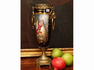 Vaso in porcellana e metallo dorato  - Asta L'arte di arredare - Associazione Nazionale - Case d'Asta italiane