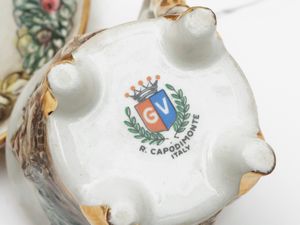 Servizio di tazzine da caff in ceramica, Capodimonte  - Asta L'arte di arredare - Associazione Nazionale - Case d'Asta italiane