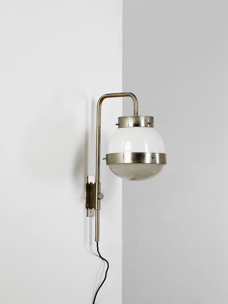 MAZZA SERGIO (n. 1931) : Lampada da parete mod. Delta per Artemide, Milano  - Asta Asta 443 | DESIGN E ARTI DECORATIVE DEL NOVECENTO Online - Associazione Nazionale - Case d'Asta italiane