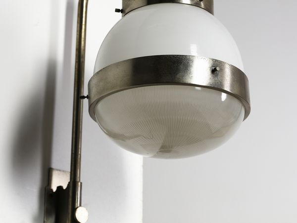 MAZZA SERGIO (n. 1931) : Lampada da parete mod. Delta per Artemide, Milano  - Asta Asta 443 | DESIGN E ARTI DECORATIVE DEL NOVECENTO Online - Associazione Nazionale - Case d'Asta italiane