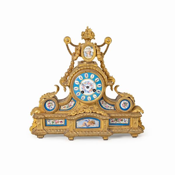 Orologio da tavolo in bronzo dorato e porcellana  - Asta Arredi Sculture Oggetti D'Arte I Web Only - Associazione Nazionale - Case d'Asta italiane