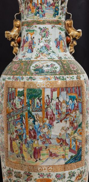 Grande vaso in porcellana a decoro di scene di vita comune, Famiglia Rosa, Canton, Cina, Dinastia Qing, ultimo quarto XIX secolo  - Asta Arte orientale  - Associazione Nazionale - Case d'Asta italiane