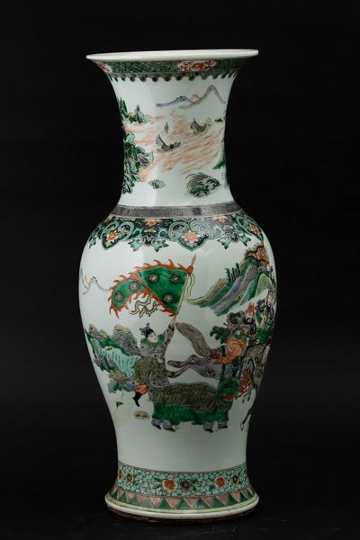 Vaso in porcellana Famiglia Verde raffigurante guerrieri, Cina, Dinastia Qing, XIX secolo  - Asta Arte orientale  - Associazione Nazionale - Case d'Asta italiane