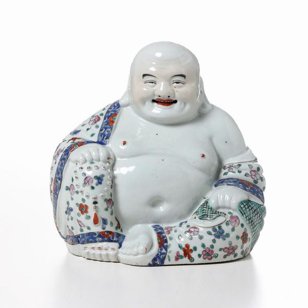 Figura di Budai in porcellana, Cina, Dinastia Qing, XIX secolo  - Asta Arte orientale  - Associazione Nazionale - Case d'Asta italiane