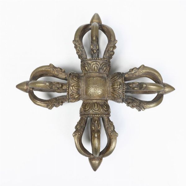 Vajra in bronzo, Tibet, XIX secolo  - Asta Arte orientale  - Associazione Nazionale - Case d'Asta italiane