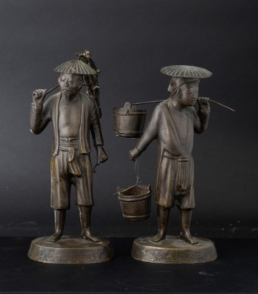 Due figure di contadini in bronzo, Cina, XX secolo  - Asta Arte orientale  - Associazione Nazionale - Case d'Asta italiane