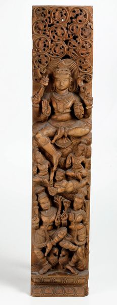 Lotto composto da pannello e coppia di sculture lignee intagliate con divinit, India, XX secolo  - Asta Arte orientale  - Associazione Nazionale - Case d'Asta italiane