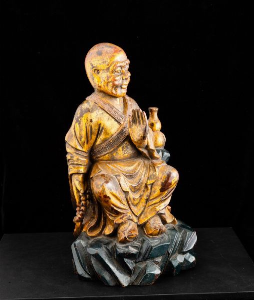 Figura di saggio in legno laccato e dorato, Cina, Dinastia Qing, XIX secolo  - Asta Arte orientale  - Associazione Nazionale - Case d'Asta italiane