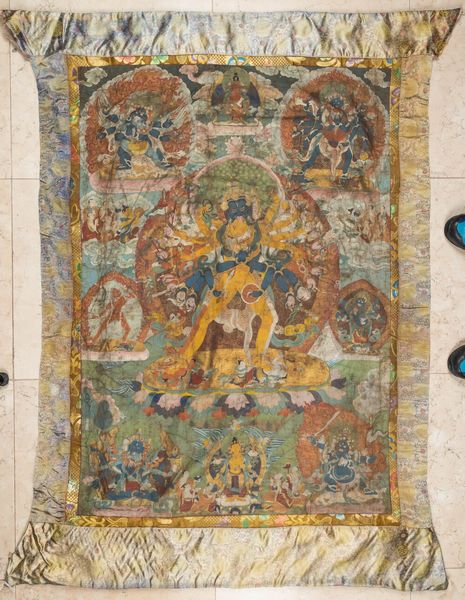 Thangka su seta con figura di divinit centrale stante su fiore di loto, Tibet, fine XVIII secolo-inizi XIX secolo  - Asta Arte orientale  - Associazione Nazionale - Case d'Asta italiane