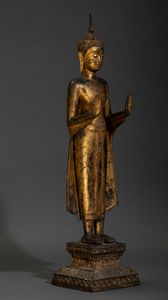 Figura di Buddha stante in bronzo dorato, Thailandia, XIX secolo  - Asta Arte orientale  - Associazione Nazionale - Case d'Asta italiane