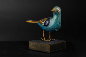 Figura di uccellino a smalti cloisonn, Cina, Dinastia Qing, XIX secolo  - Asta Arte orientale  - Associazione Nazionale - Case d'Asta italiane