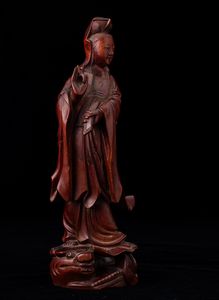 Figura in legno raffigurante Guanyin, Cina, XX secolo  - Asta Arte orientale  - Associazione Nazionale - Case d'Asta italiane