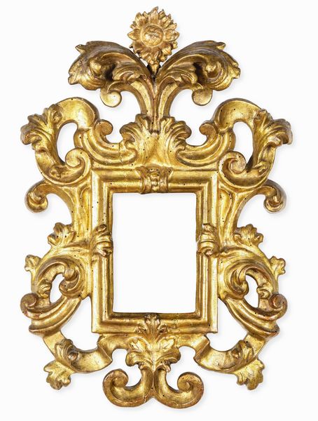 Cornice in legno intagliato, traforato e dorato a volute e fiori. Emilia, XVII secolo  - Asta Cornici Antiche - Associazione Nazionale - Case d'Asta italiane