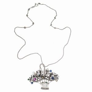 COLLANA CON PENDENTE A FORMA DI CESTO FIORITO E SPILLA IN CORALLO  - Asta GIOIELLI - Associazione Nazionale - Case d'Asta italiane