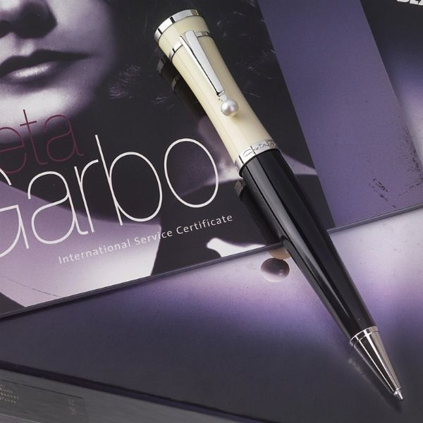 MONTBLANC : MONTBLANC MEISTERSTUCK EDIZIONE SPECIALE GRETA GARBO PENNA A SFERA ANNO 2005  - Asta OROLOGI E PENNE - Associazione Nazionale - Case d'Asta italiane