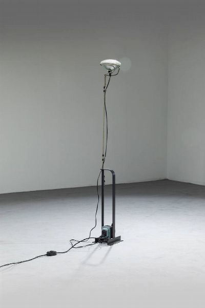 ACHILLE E PIER GIACOMO CASTIGLIONI : Lampada da terra mod. Tojo  - Asta Design - Associazione Nazionale - Case d'Asta italiane