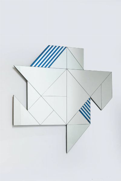 PRODUZIONE ITALIANA : Grande specchiera di forma geometrica.  Anni '80 cm 152 5x161  - Asta Design - Associazione Nazionale - Case d'Asta italiane