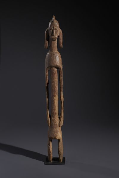 Mumuye - Nigeria/Camerun : Nello stile di Grande scultura antropomorfa in legno duro a patina marrone naturale  - Asta Asta 444 | AFRICA, OCEANIA E AMERICHE - ARTIGIANATO AFRICANO: VARI COMMITTENTI E SELEZIONE DALLA COLLEZIONE BARTOLOMUCCI Online - Associazione Nazionale - Case d'Asta italiane