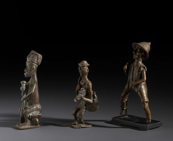 AUTORI VARI : Lotto composto da 3 sculture antropomorfe in bronzo di  differente qualit, dimensione, epoca e zona di provenienza  - Asta Asta 444 | AFRICA, OCEANIA E AMERICHE - ARTIGIANATO AFRICANO: VARI COMMITTENTI E SELEZIONE DALLA COLLEZIONE BARTOLOMUCCI Online - Associazione Nazionale - Case d'Asta italiane