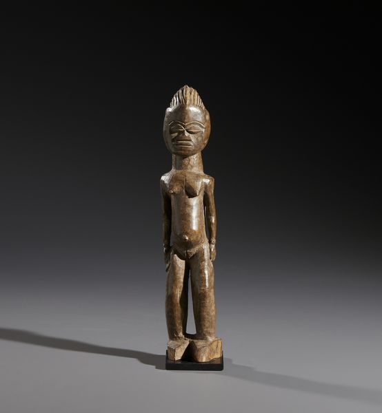 Lobi - Burkina Faso/Costa d'Avorio : Nello stile di Scultura antropomorfa femminile in legno duro a patina marrone chiaro  - Asta Asta 444 | AFRICA, OCEANIA E AMERICHE - ARTIGIANATO AFRICANO: VARI COMMITTENTI E SELEZIONE DALLA COLLEZIONE BARTOLOMUCCI Online - Associazione Nazionale - Case d'Asta italiane