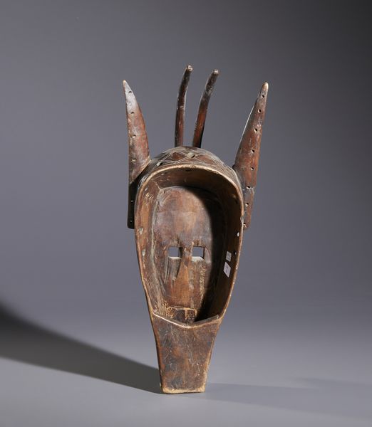 Bambara - Mali : Nello stile di Maschera antropozoomorfa  in legno duro a patina scura  - Asta Asta 444 | AFRICA, OCEANIA E AMERICHE - ARTIGIANATO AFRICANO: VARI COMMITTENTI E SELEZIONE DALLA COLLEZIONE BARTOLOMUCCI Online - Associazione Nazionale - Case d'Asta italiane