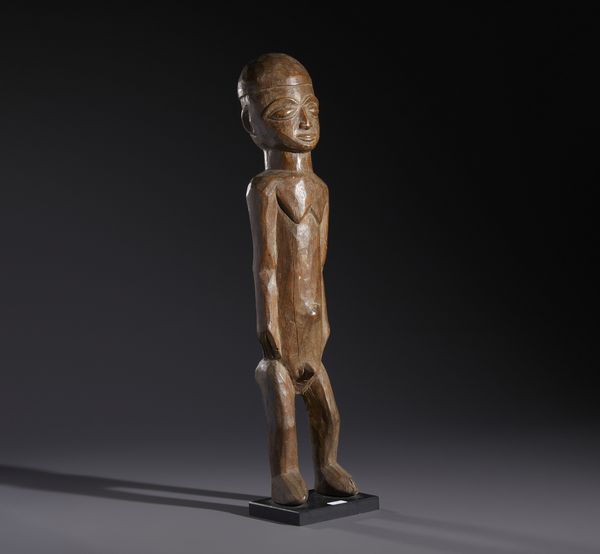 Lobi - Burkina Faso/Costa d'Avorio : Nello stile di Scultura antropomorfa in legno duro a patina marrone chiaro  - Asta Asta 444 | AFRICA, OCEANIA E AMERICHE - ARTIGIANATO AFRICANO: VARI COMMITTENTI E SELEZIONE DALLA COLLEZIONE BARTOLOMUCCI Online - Associazione Nazionale - Case d'Asta italiane