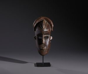 Bambara - Mali - Nello stile di Maschera antropomorfa in legno duro a patina marrone