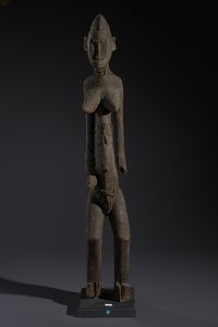 Senufo - Costa d'Avorio/Mali/Burkina Faso - Nello stile di Grande scultura antropomorfa in legno a patina nera crostosa e fibre