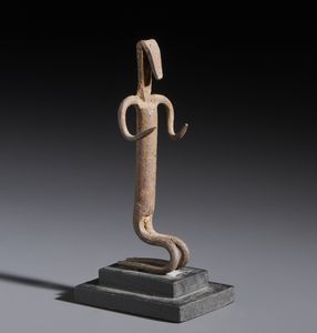 Bambara - Mali - Nello stile di Piccola scultura antropomorfa inginocchiata in ferro