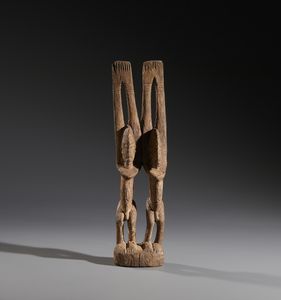 Dogon o Tellem - Mali - Nello stile di Scultura antropomorfa in forma di  coppia ancestrale con braccia alzate Legno duro a patina chiara