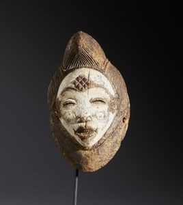 Punu - Gabon - Nello stile di Maschera antropomorfa in legno, caolino e pigmenti