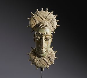 Benin - Nigeria - Nello stile di Maschera antropomorfa in lega di ottone