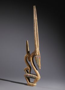 Bambara - Mali - Nello stile di Scultura-cimieoi Cywara  in forma di  antilopi in legno duro a patina naturale, tessuto e lamiera
