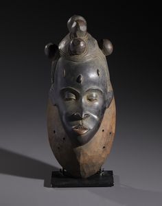 Guro - Costa d'Avorio - Nello stile di Maschera antropomorfa in legno duro a patina scura  e pigmenti