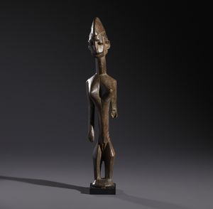 Bambara - Mali - Nello stile diScultura antropomorfa in  legno duro a patina scura difetti ed una mancanza