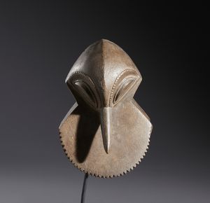 Hemba - Repubblica Democratica del Congo - Nello stile di Maschera zoomorfa in legno a patina marrone